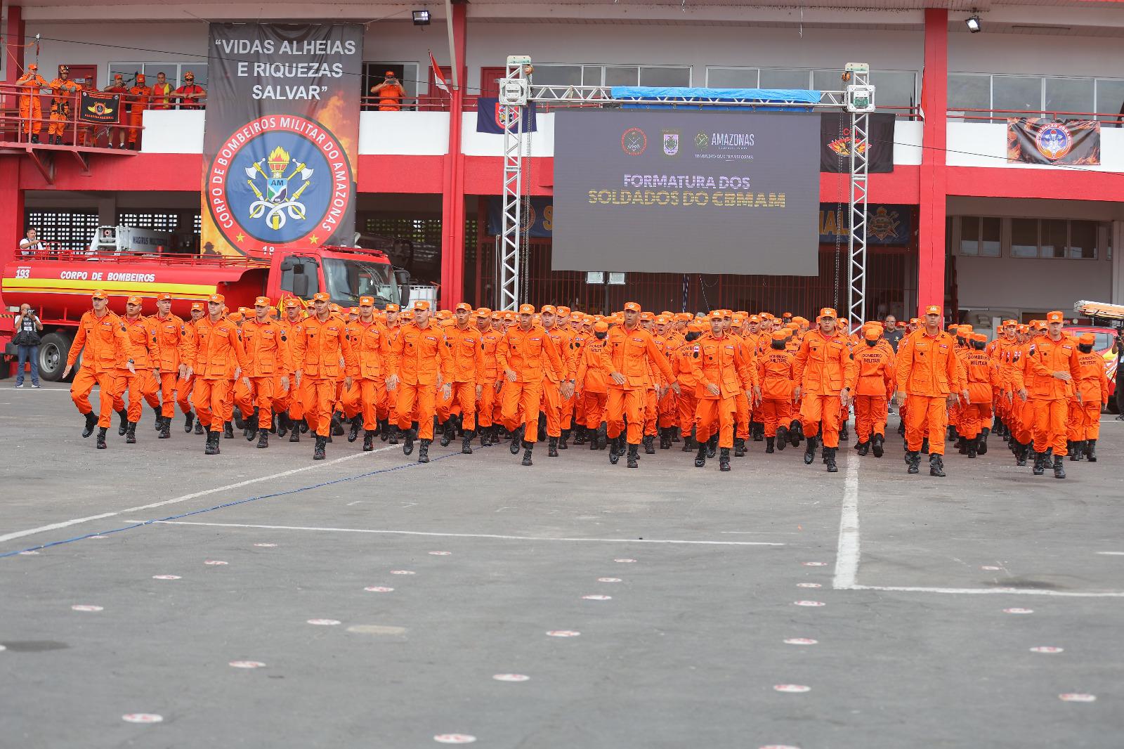 Wilson Lima realiza formatura de 200 novos soldados do Corpo de Bombeiros que vão reforçar serviço operacional no Amazonas