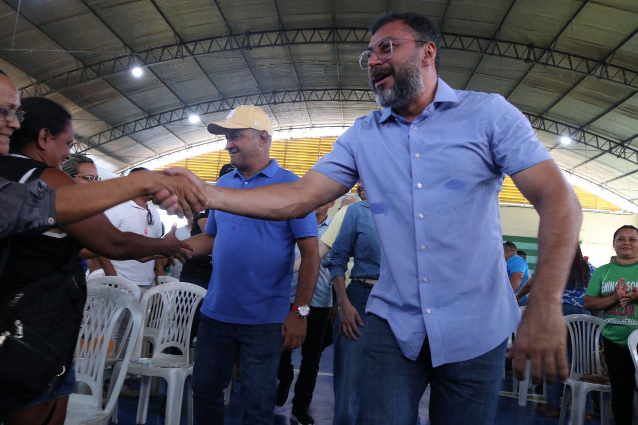 Na semana do Natal, governador Wilson Lima entrega 400 títulos definitivos para moradores de Novo Airão