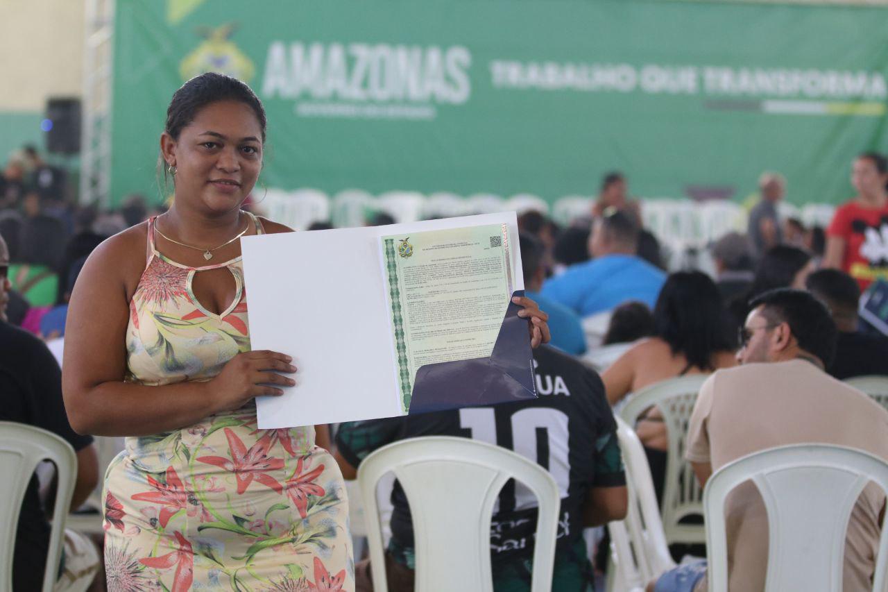 Na semana do Natal, governador Wilson Lima entrega 400 títulos definitivos para moradores de Novo Airão