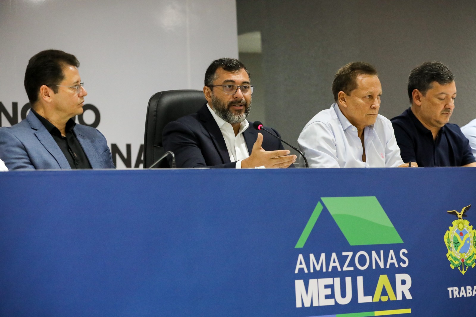 Governador Wilson Lima efetua pagamentos às famílias contempladas por subsídio do Amazonas Meu Lar