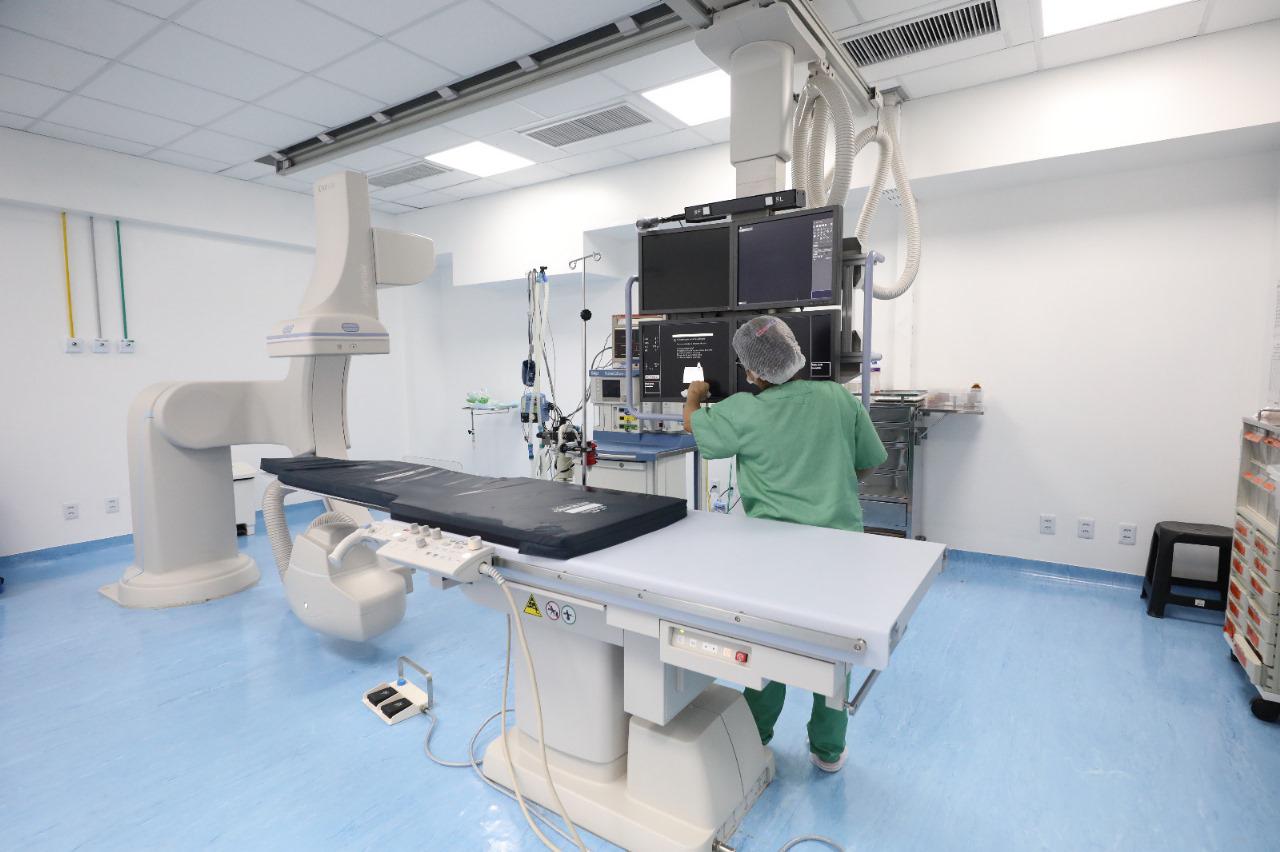 Governador Wilson Lima entrega novos aparelhos para procedimentos cardiológicos no Hospital Francisca Mendes
