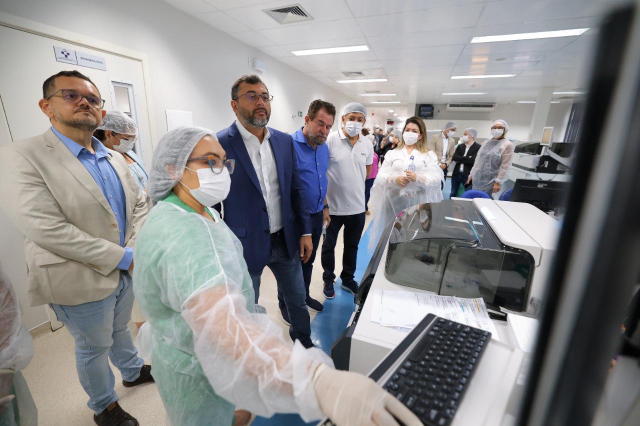 Governador Wilson Lima moderniza e amplia capacidade de laboratório do Hospital Delphina Aziz com novos equipamentos