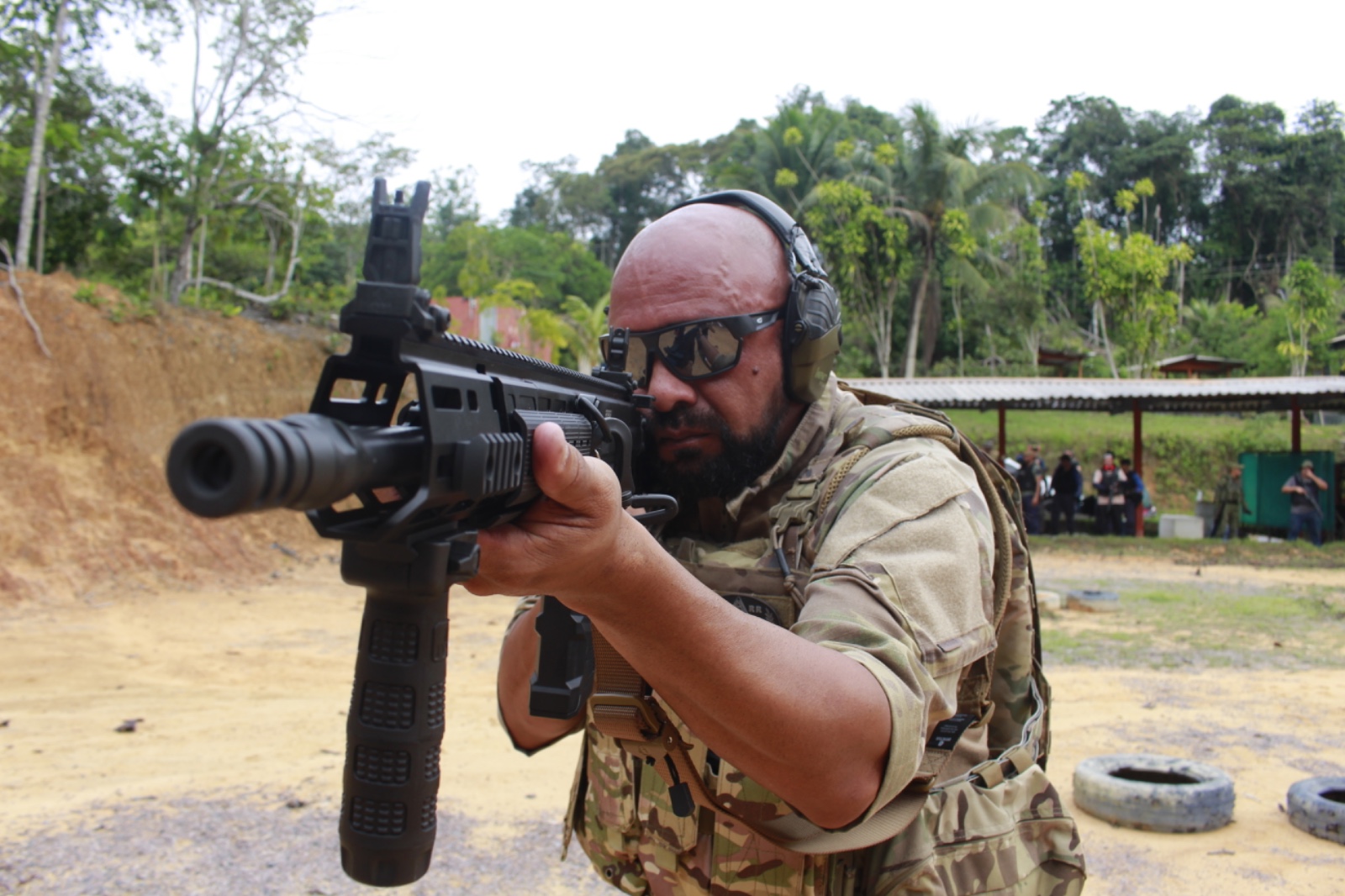 Policiais Civis e Militares recebem instrução para manuseio de novos armamentos adquiridos pelo Governo do Amazonas