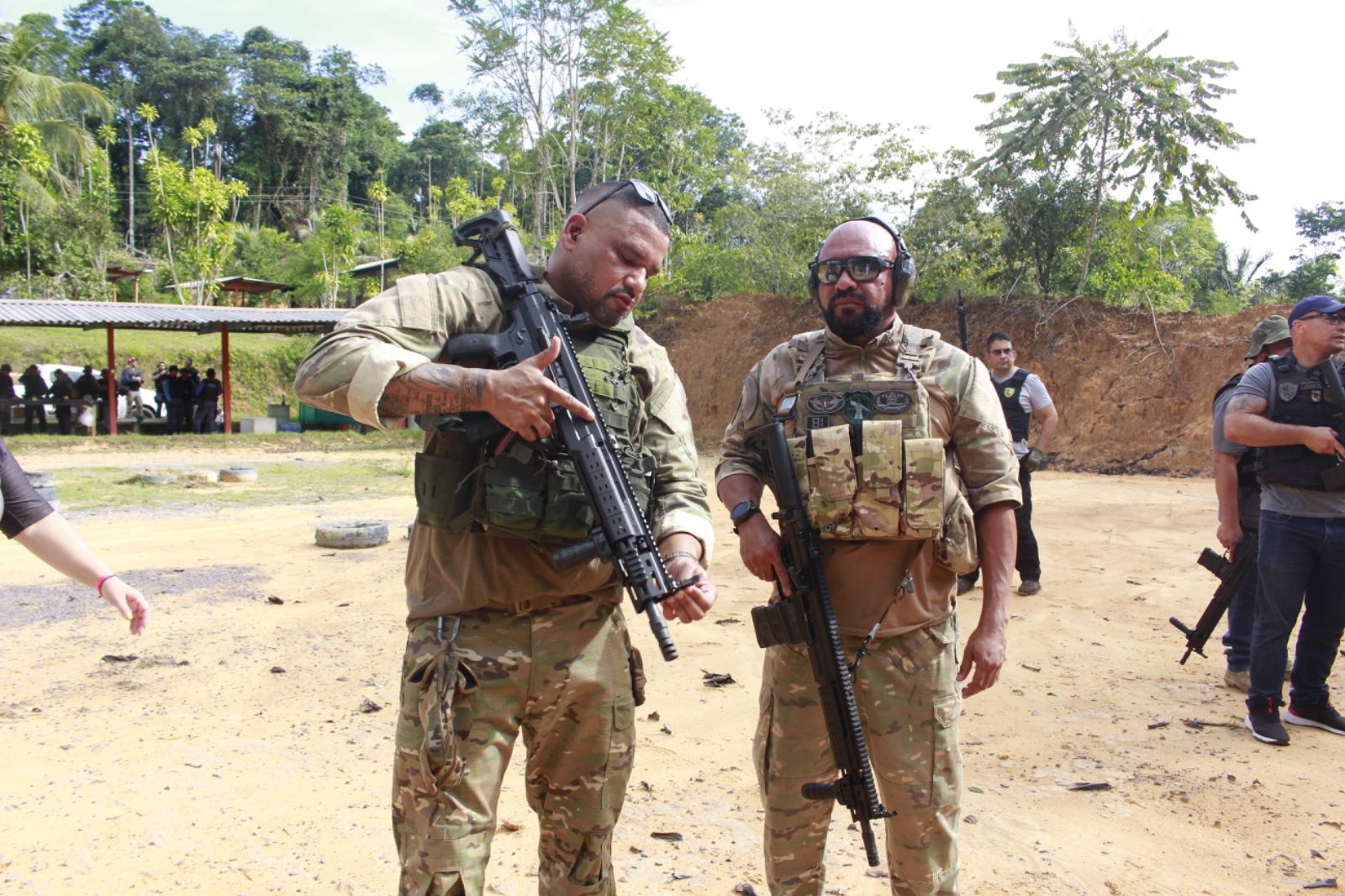 Policiais Civis e Militares recebem instrução para manuseio de novos armamentos adquiridos pelo Governo do Amazonas