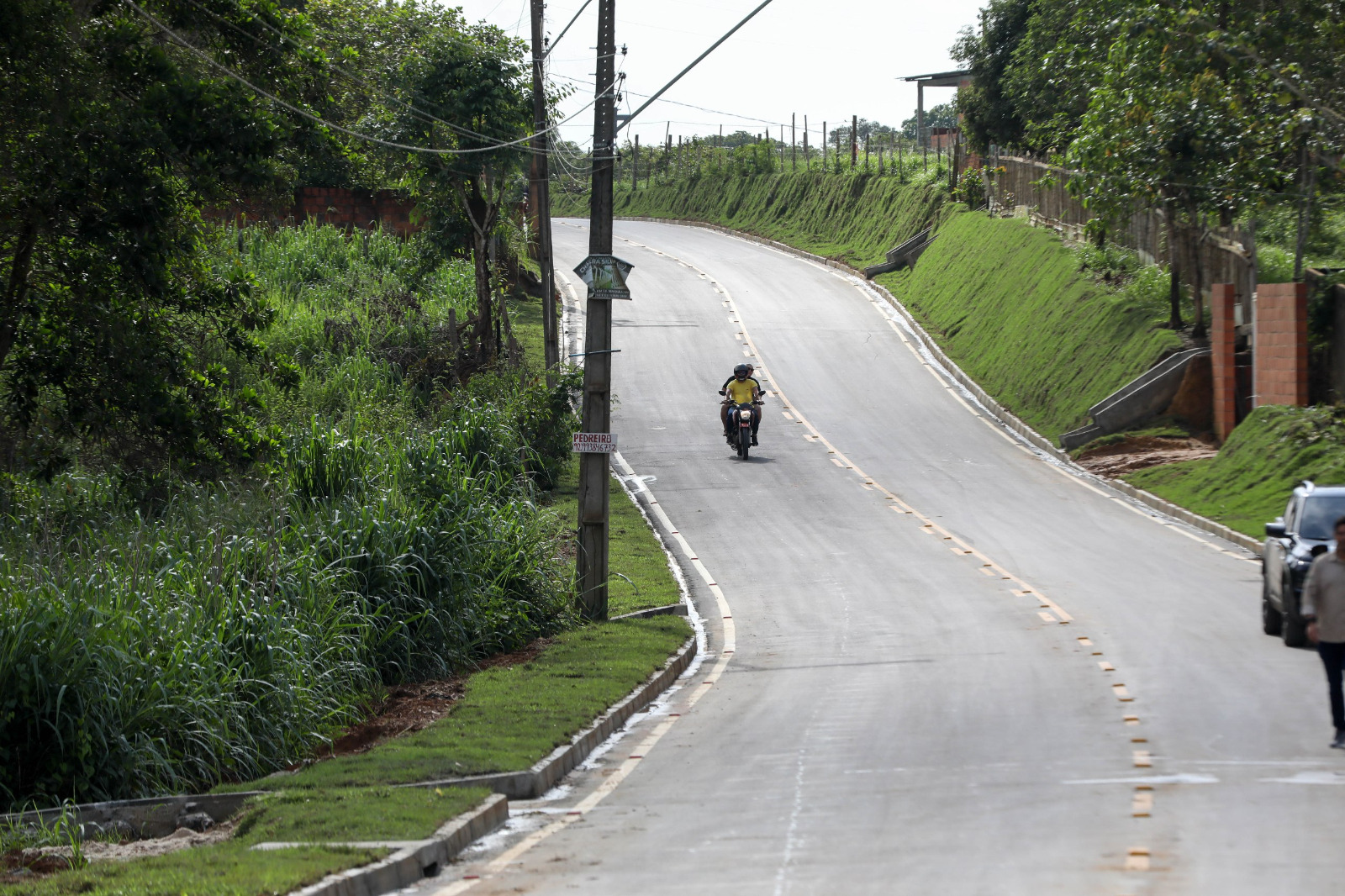 Governador Wilson Lima entrega três ramais pavimentados, beneficiando 800 famílias em Iranduba