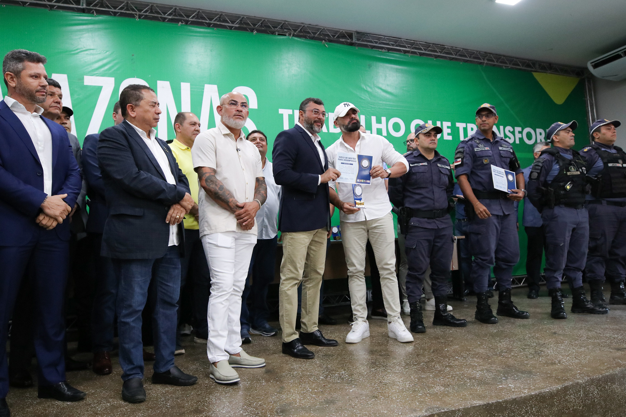 Governador Wilson Lima reforça segurança pública com entrega de armamentos, munições e equipamentos