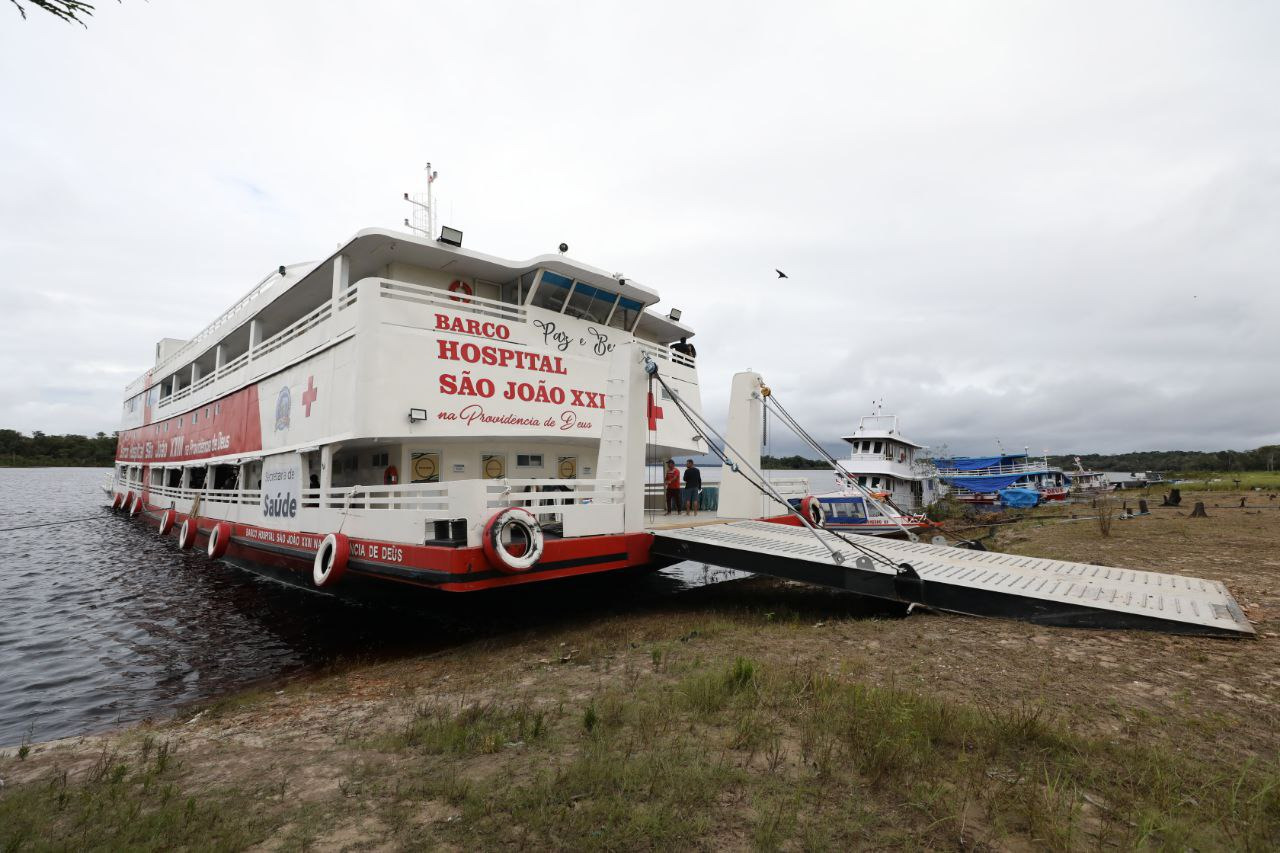 Governador Wilson Lima apresenta Barco Hospital São João XXIII à ministra da Saúde e destaca mais de 5,5 mil atendimentos em ações