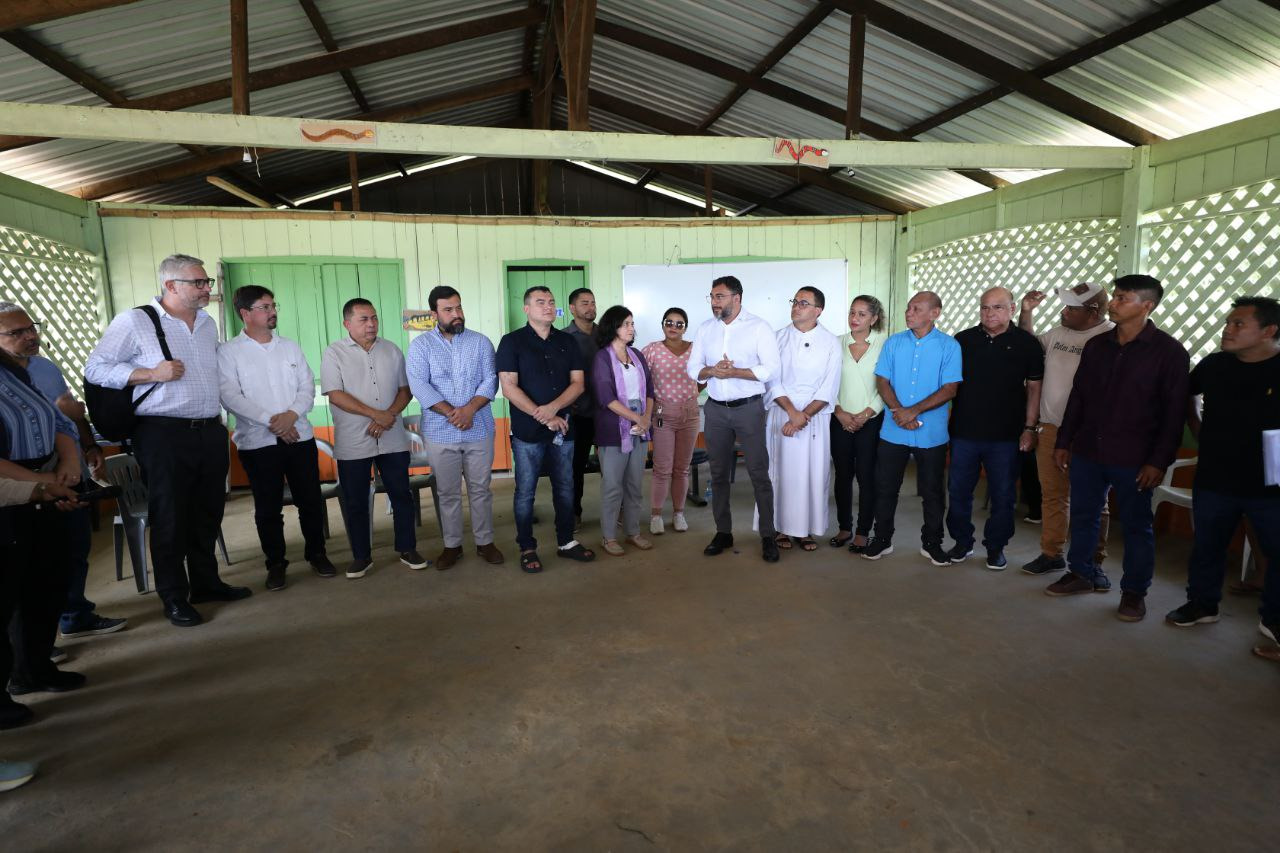Governador Wilson Lima apresenta Barco Hospital São João XXIII à ministra da Saúde e destaca mais de 5,5 mil atendimentos em ações