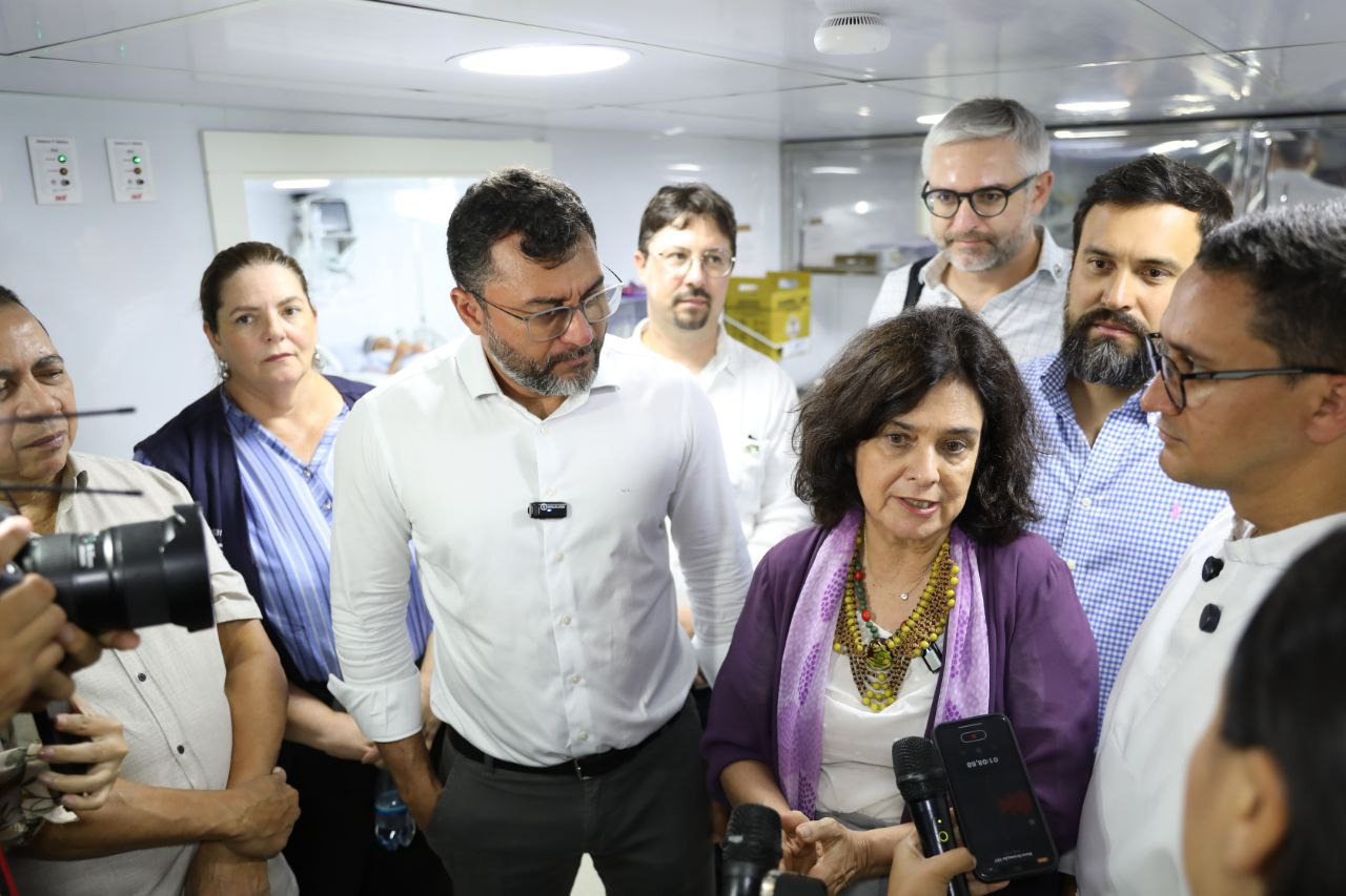 Governador Wilson Lima apresenta Barco Hospital São João XXIII à ministra da Saúde e destaca mais de 5,5 mil atendimentos em ações