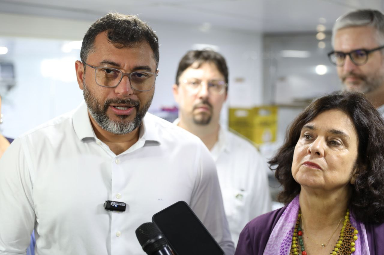 Governador Wilson Lima apresenta Barco Hospital São João XXIII à ministra da Saúde e destaca mais de 5,5 mil atendimentos em ações