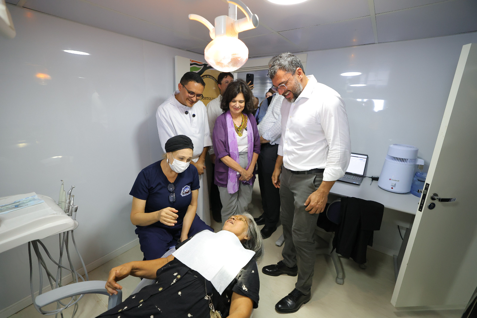 Governador Wilson Lima apresenta Barco Hospital São João XXIII à ministra da Saúde e destaca mais de 5,5 mil atendimentos em ações