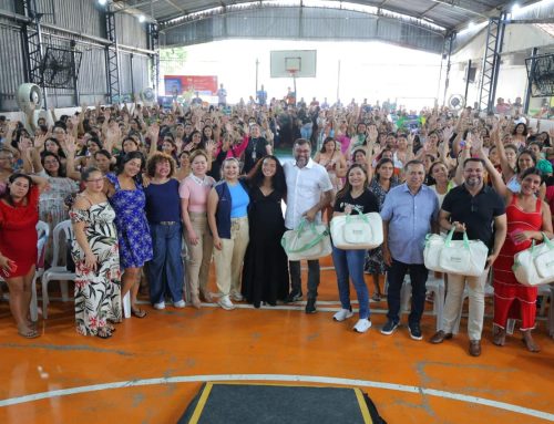 Na véspera do Dia das Mães, governador Wilson Lima entrega kits de bebê para gestantes em Manaus