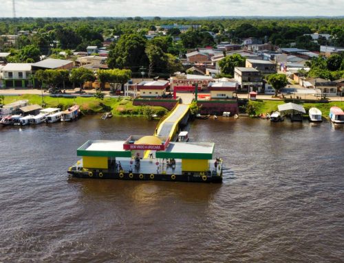 Governador Wilson Lima moderniza estrutura portuária de Urucará com entrega de balsa flutuante e rampa metálica