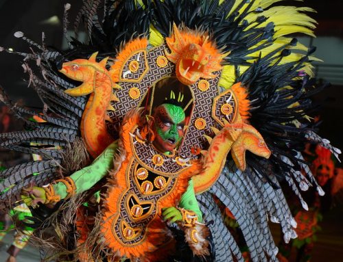 Festival Folclórico do Amazonas encerra penúltima noite com apresentações de bois-bumbás no Sambódromo