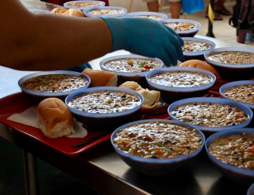 Sopas são refeições nutritivas e versáteis servidas nas cozinhas populares do programa Prato Cheio