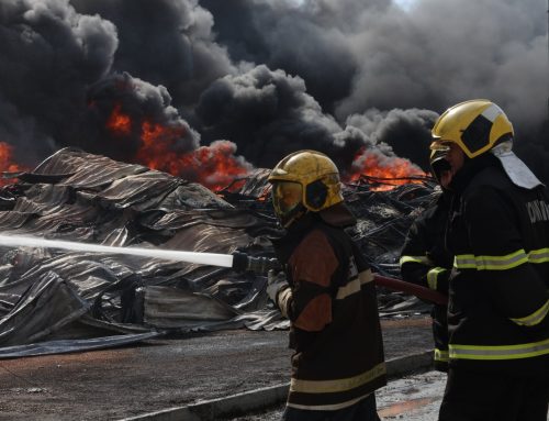 Governo do Amazonas monta força-tarefa para combater incêndio de grandes proporções em Manaus