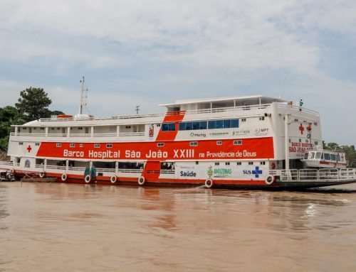 Barco Hospital São João XXIII realiza atendimentos de saúde em Careiro